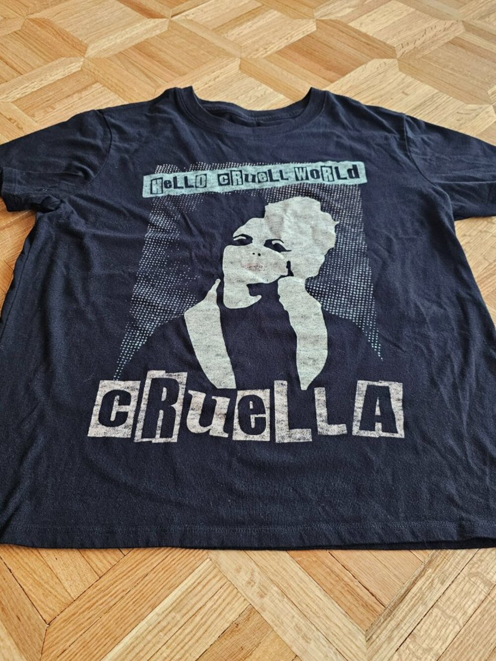 Disney Cruella Womens Tshirt Top Hello Cruell World Black 101 Dalmatians Size L - Picture 3 of 7